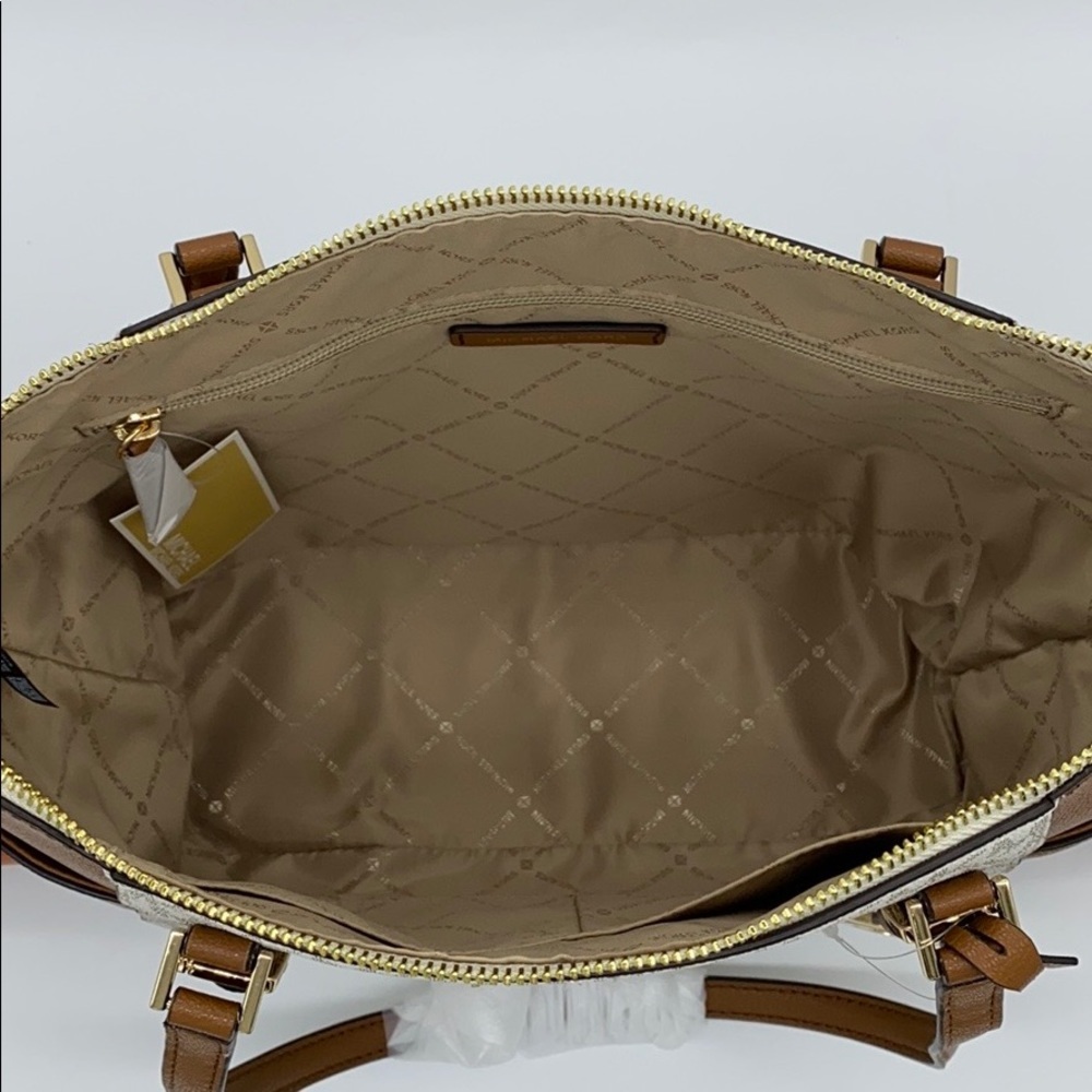 MICHAEL KORS CHARLOTTE LARGE TOP ZIP TOTE VANILLA - Picture 13 of 15